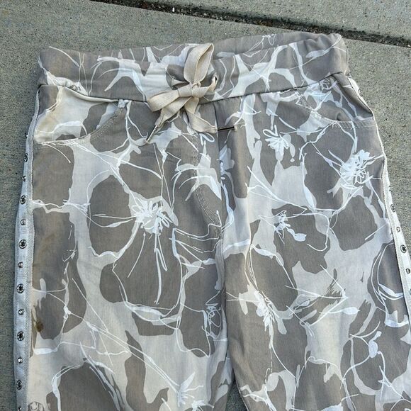 Venti 6 Joggers, Floral Print with studded down sides, Made in Italy , Soft, S - Picture 9 of 14